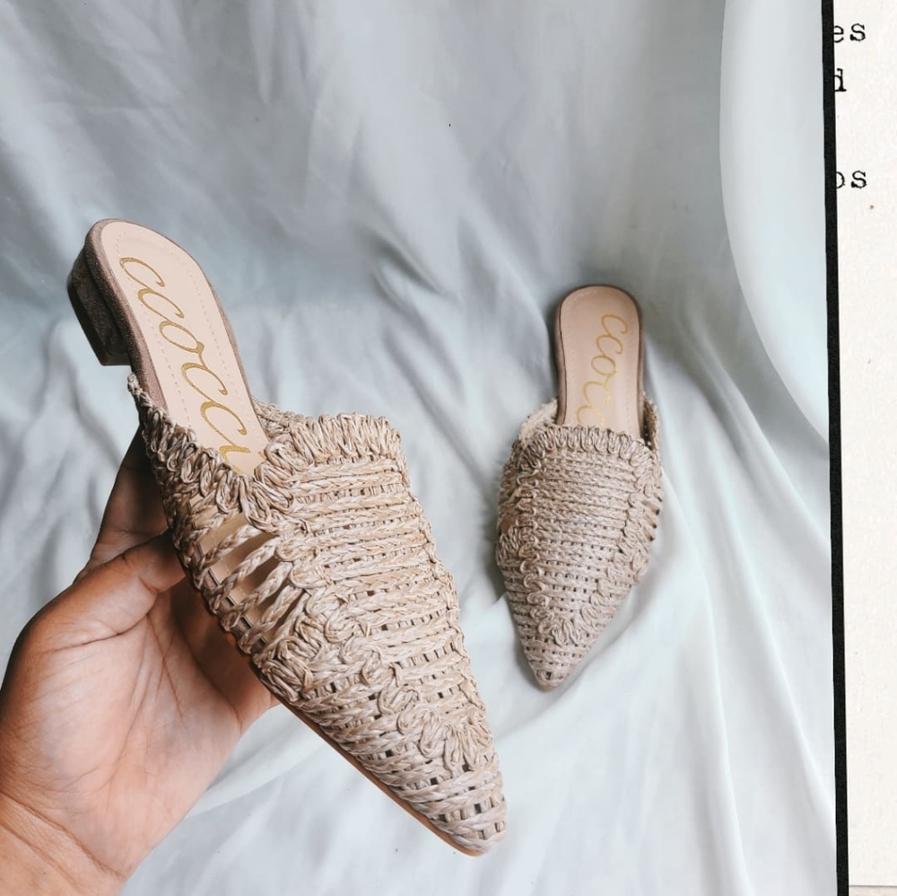🚨LAST PAIR// Taupe canvas Flats - Picture 4 of 9